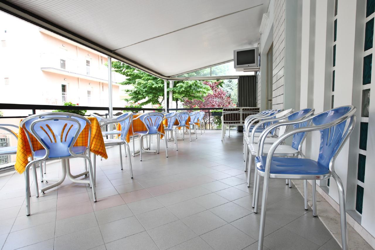 Hotel Latini Rimini Exterior foto