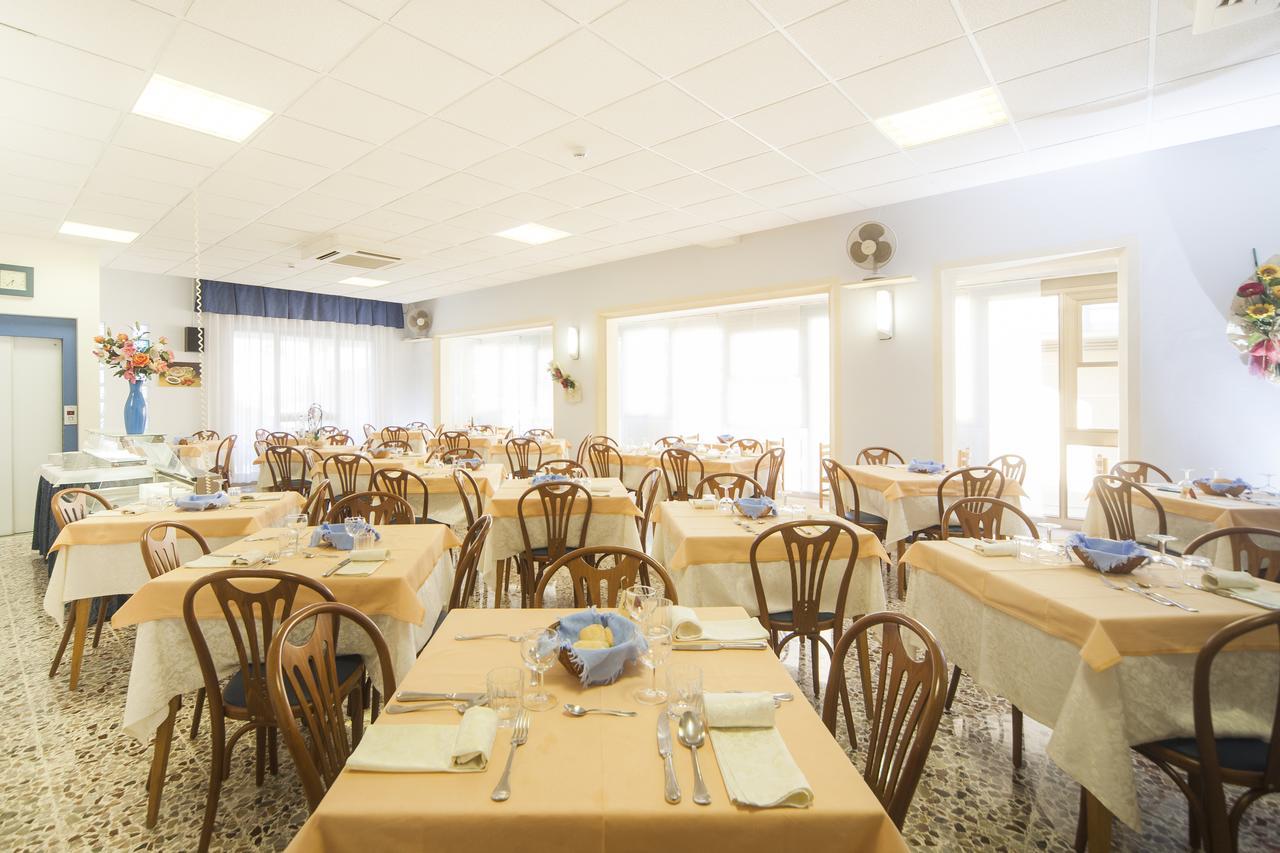 Hotel Latini Rimini Exterior foto